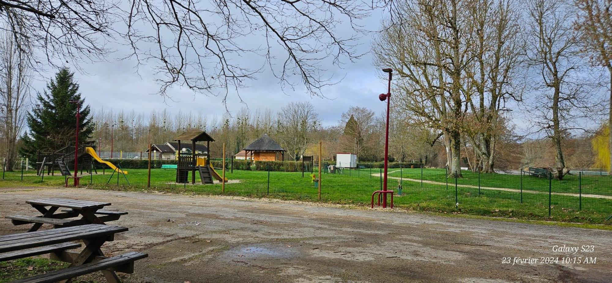 Pavillon Avec Jardin Clos Au Bord De L'Yonne Coulanges-sur-Yonne Exterior photo